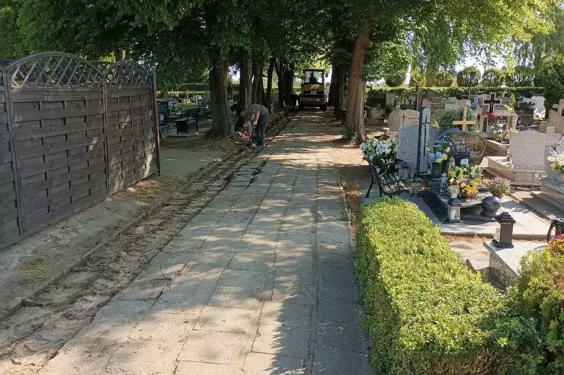 Zdjęcie do Prace remontowe na terenie cmentarza komunalnego w Drawsku Pomorskim