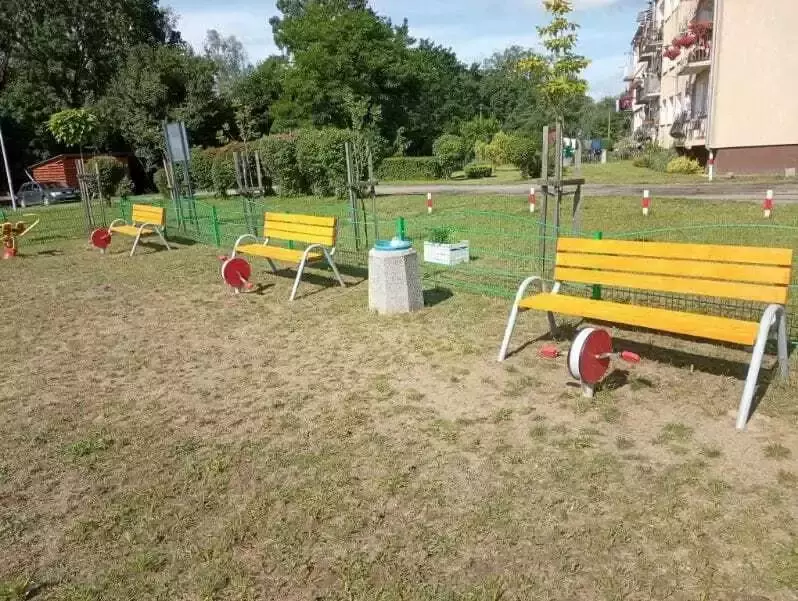 Zdjęcie do Odnowione ławki na placu zabaw we wsi Zarańsko 