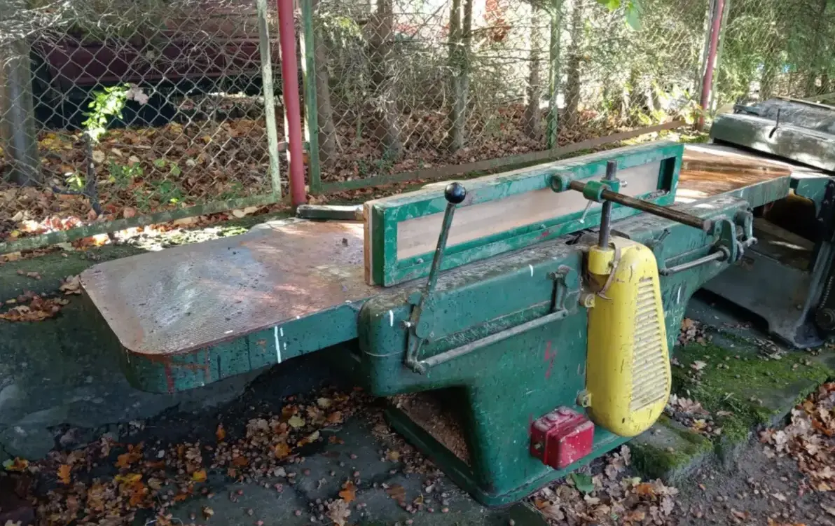 Zdjęcie do Sprzedaż używanej maszyny stolarskiej wyr&oacute;wniarki